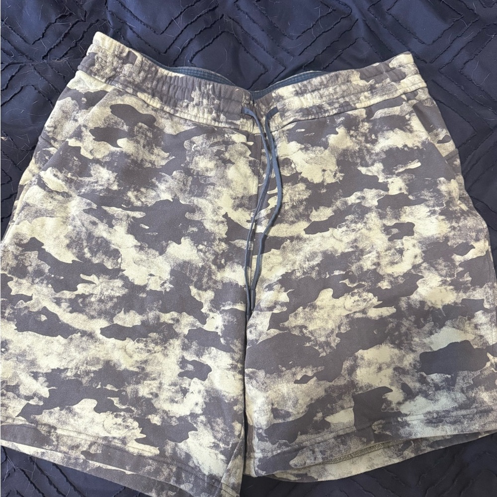 lululemon athletica Loungeful Shorts, size 12